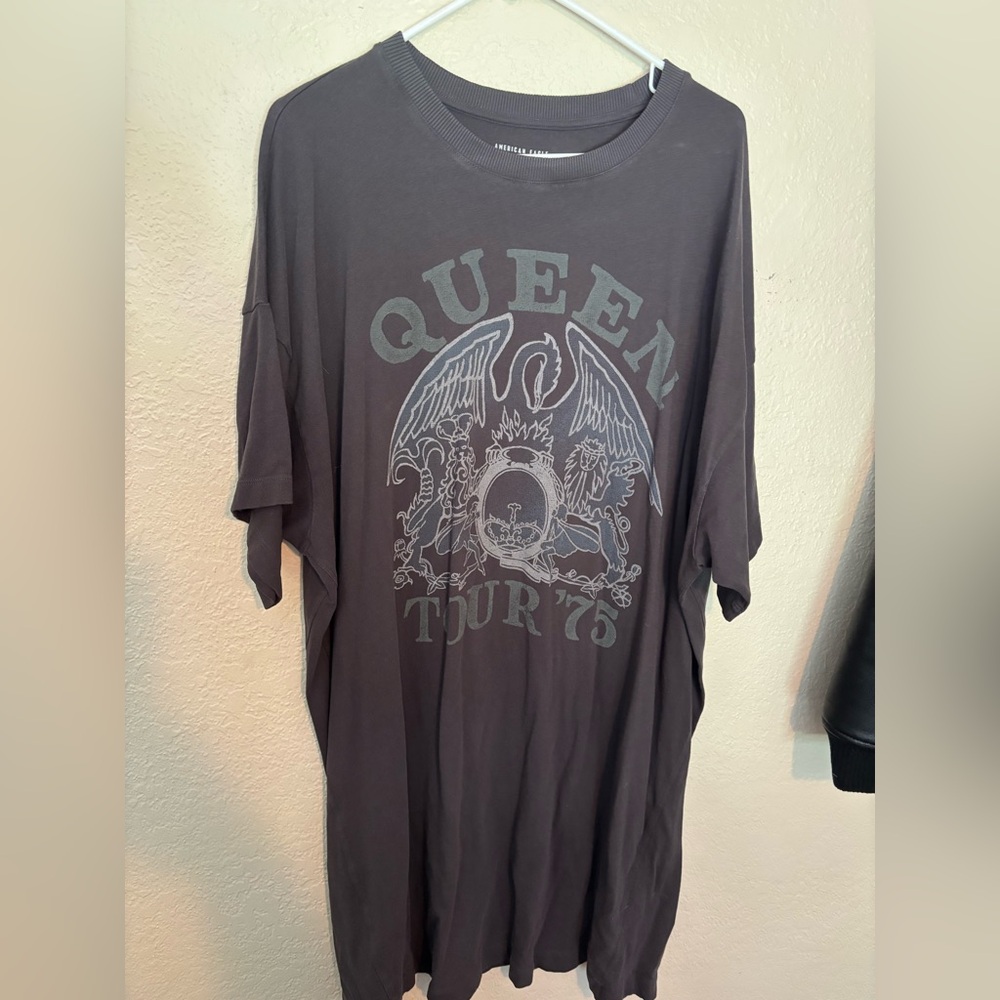 American Eagle Queen Graphic Shirt Dress